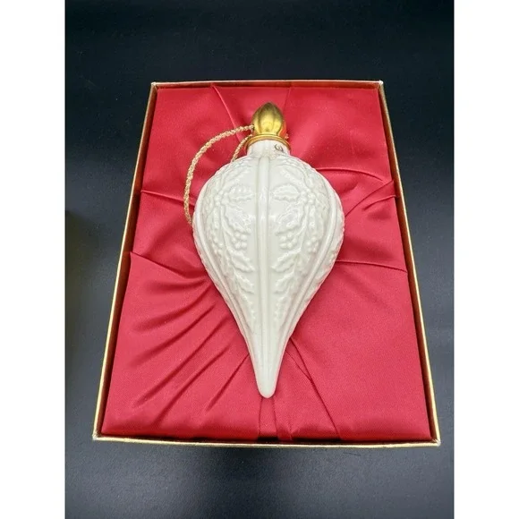 1983 Lenox China Christmas Ornament Limited Edition 24k gold porcelain embossed - Picture 1 of 7